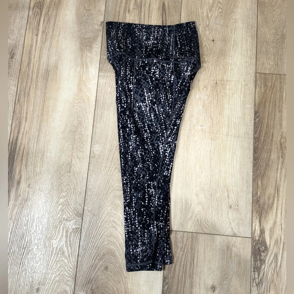 NWOT ATHLETA Solution Athletic Capri - Picture 2 of 5